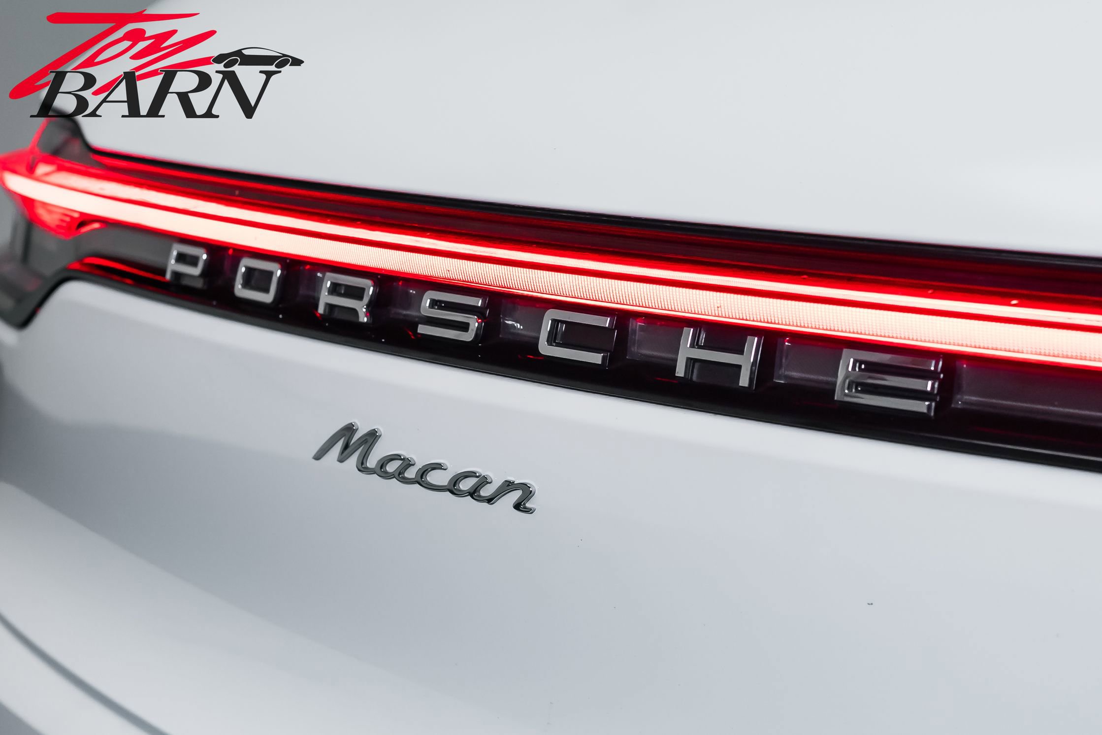 Used 2021 Porsche Macan AWD/4WD image 13