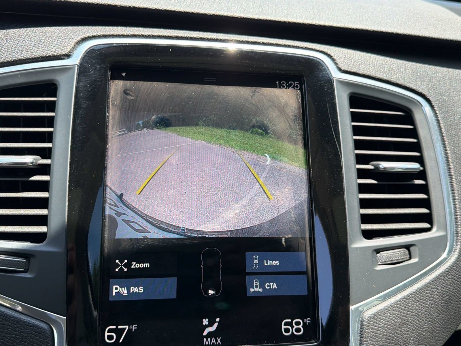 Used 2020 Volvo XC90 T5 Momentum w/ Protection Package Premier FWD image 18