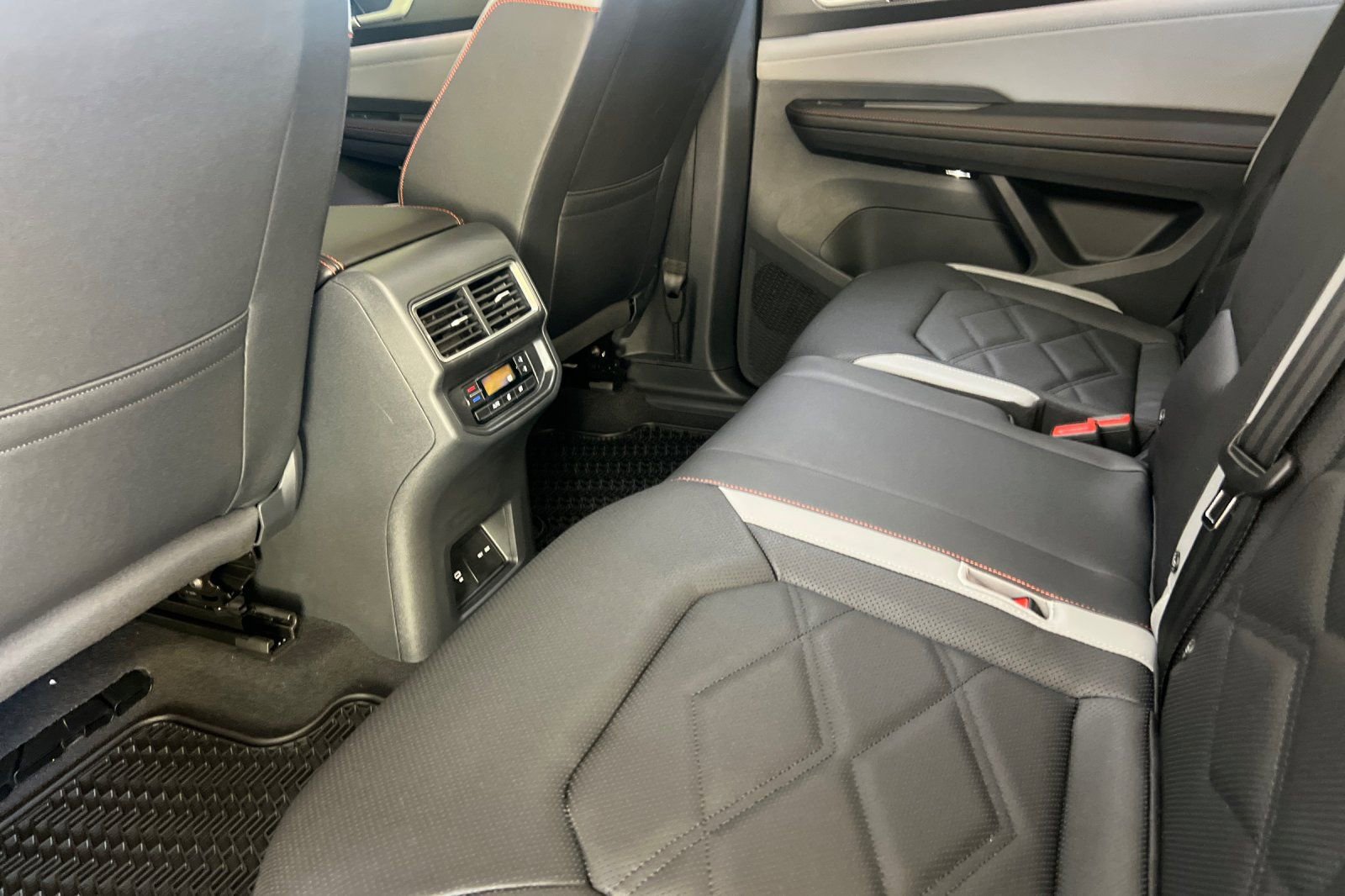 New 2026 Volkswagen Atlas Peak Edition AWD/4WD image 12