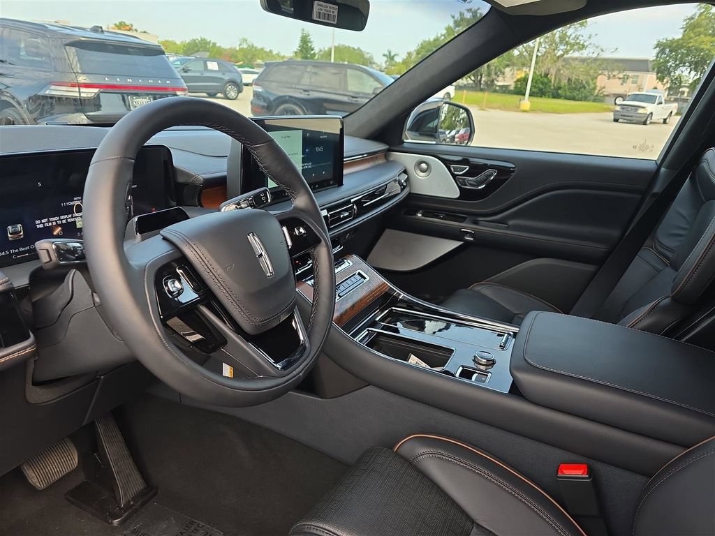 New 2025 Lincoln Aviator Black Label AWD/4WD image 23