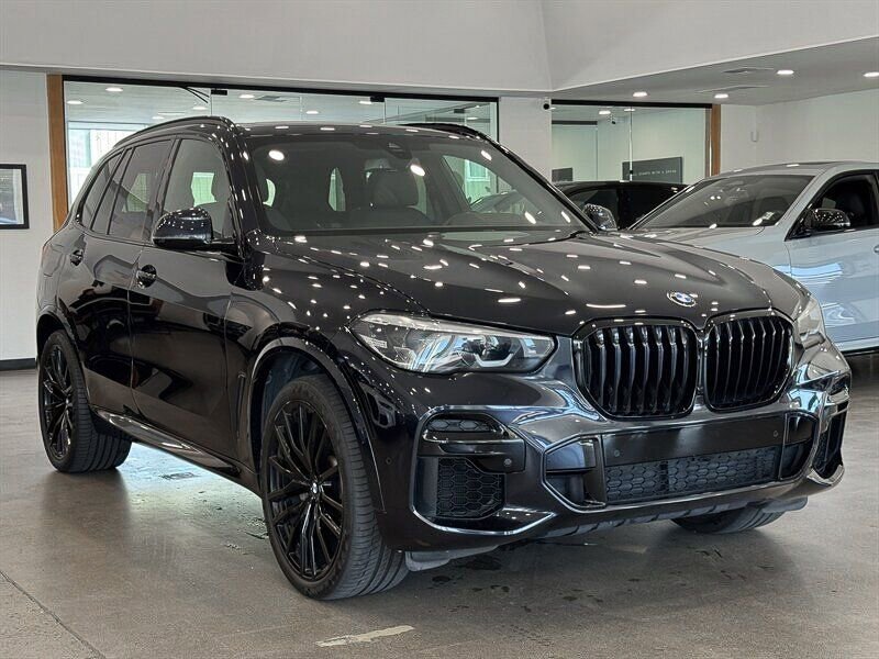 Used 2023 BMW X5 xDrive40i w/ M Sport Package image 3