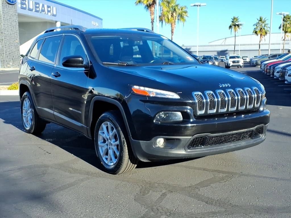 Used 2018 Jeep Cherokee Latitude Plus w/ Comfort/Convenience Group image 32