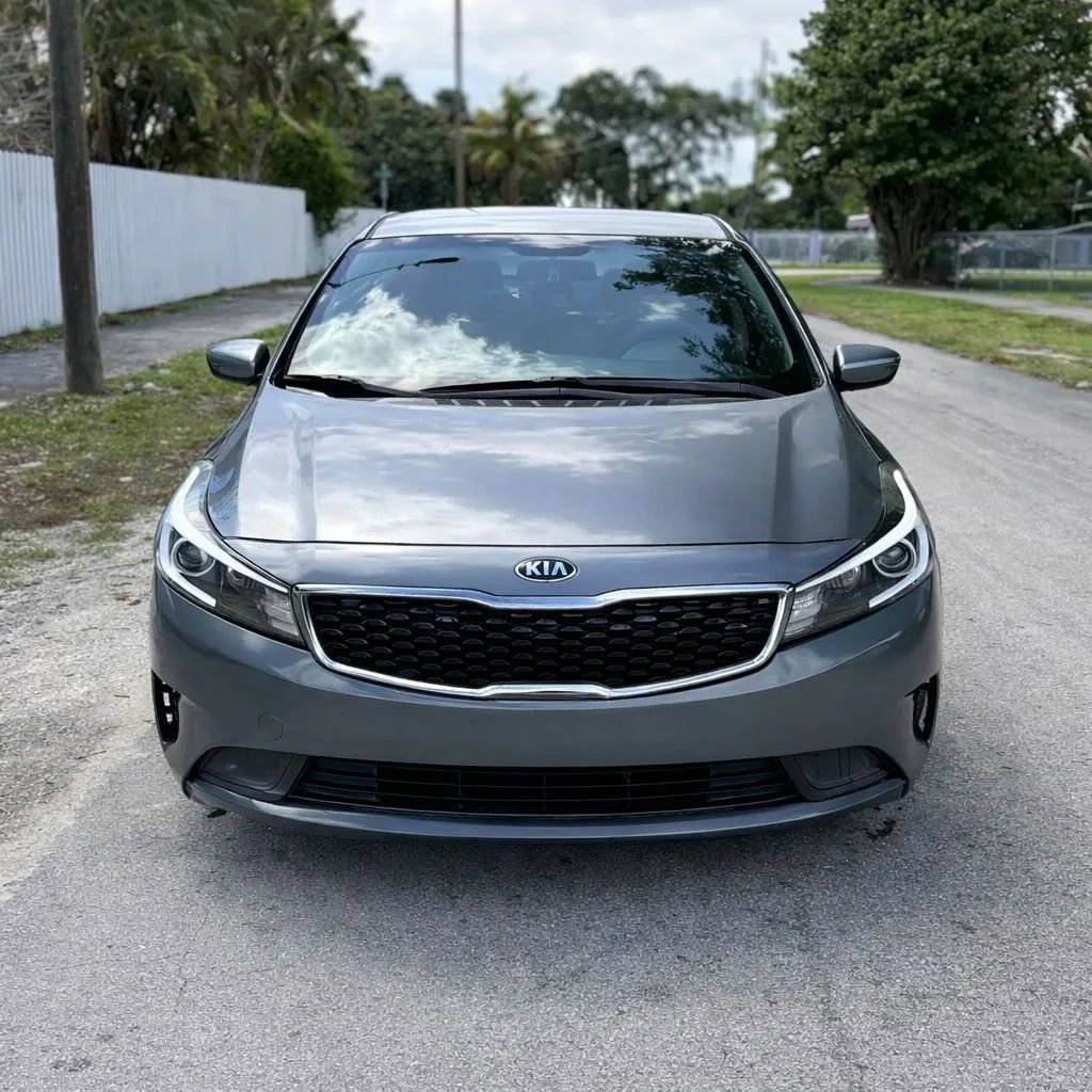 Used 2017 Kia Forte S FWD image 5