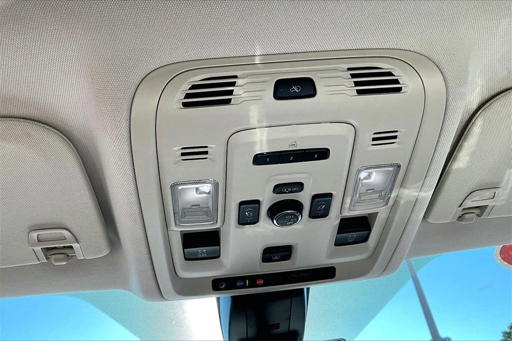 Used 2021 GMC Yukon Denali w/ Denali Premium Package image 28