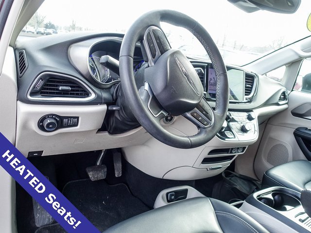 Used 2023 Chrysler Pacifica Touring-L image 2