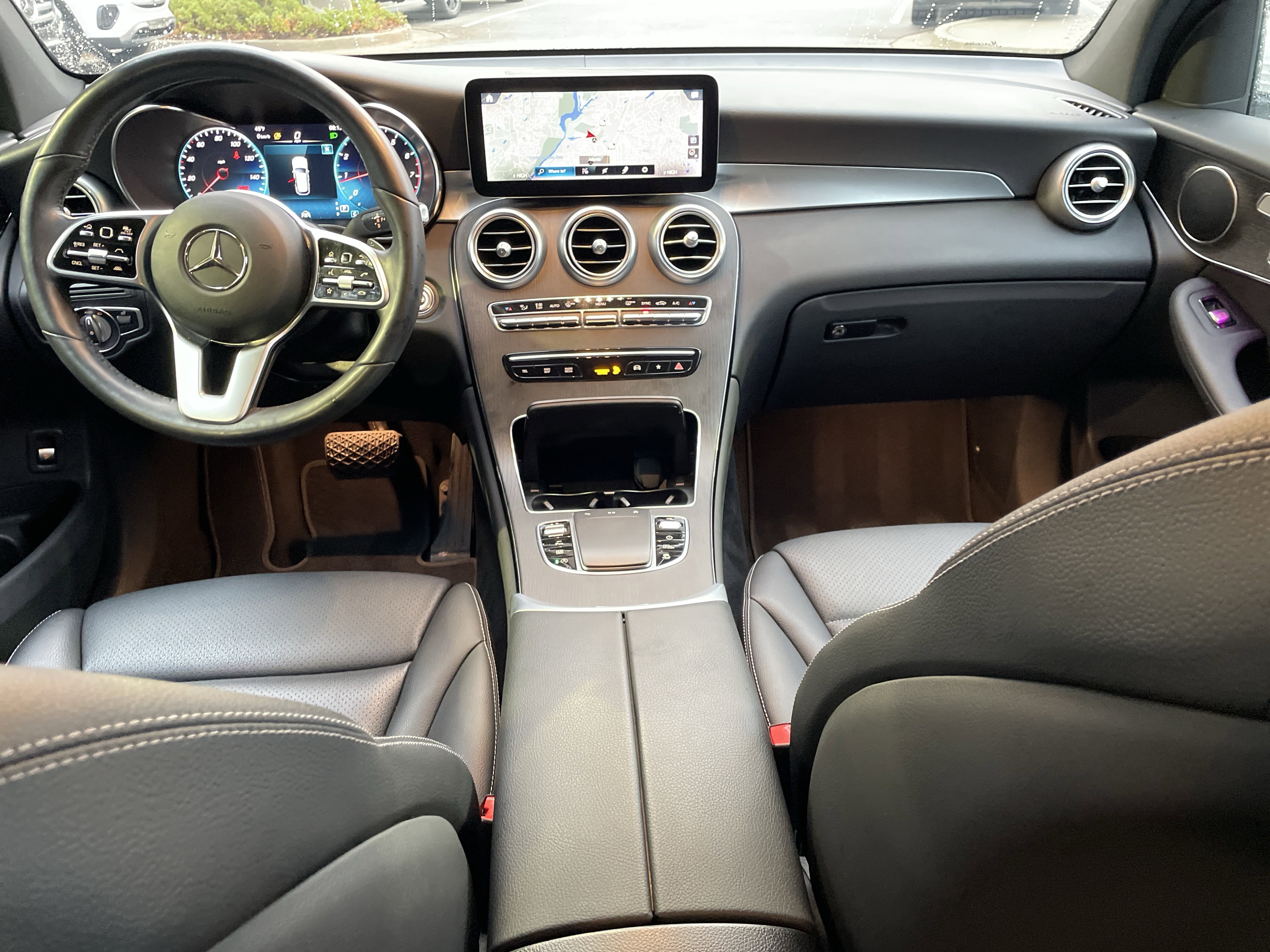 Certified 2022 Mercedes-Benz GLC 300 4MATIC w/ Driver Assistance Package image 25