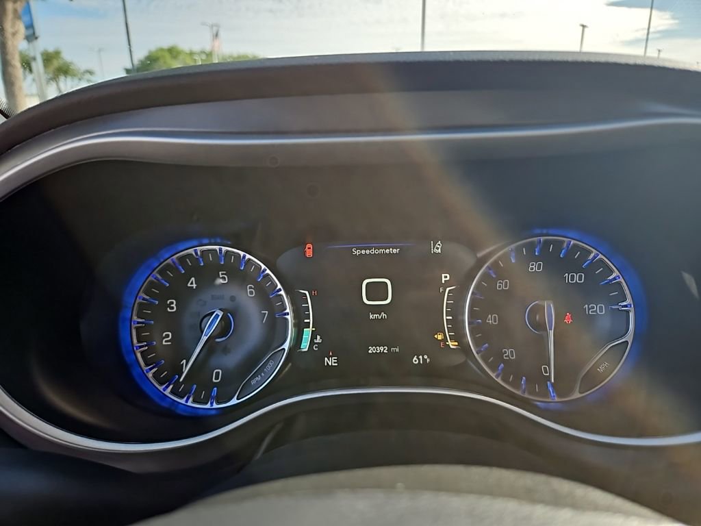 Used 2026 Chrysler Pacifica Select image 12