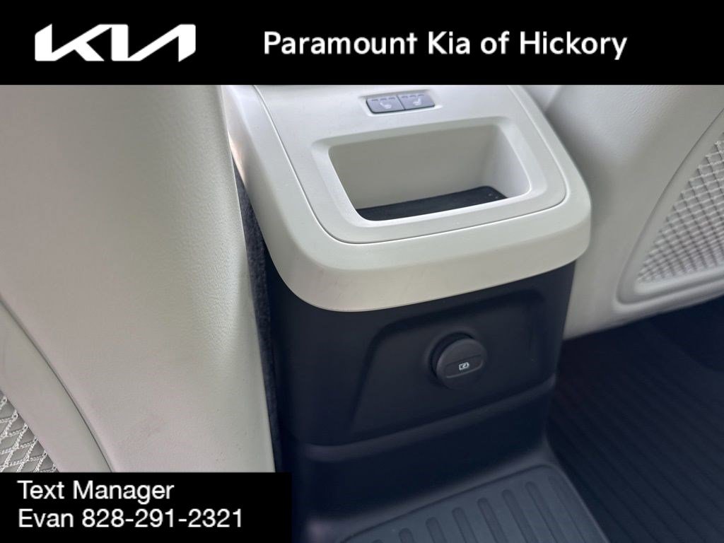 Used 2022 Volvo XC60 T8 Inscription image 16