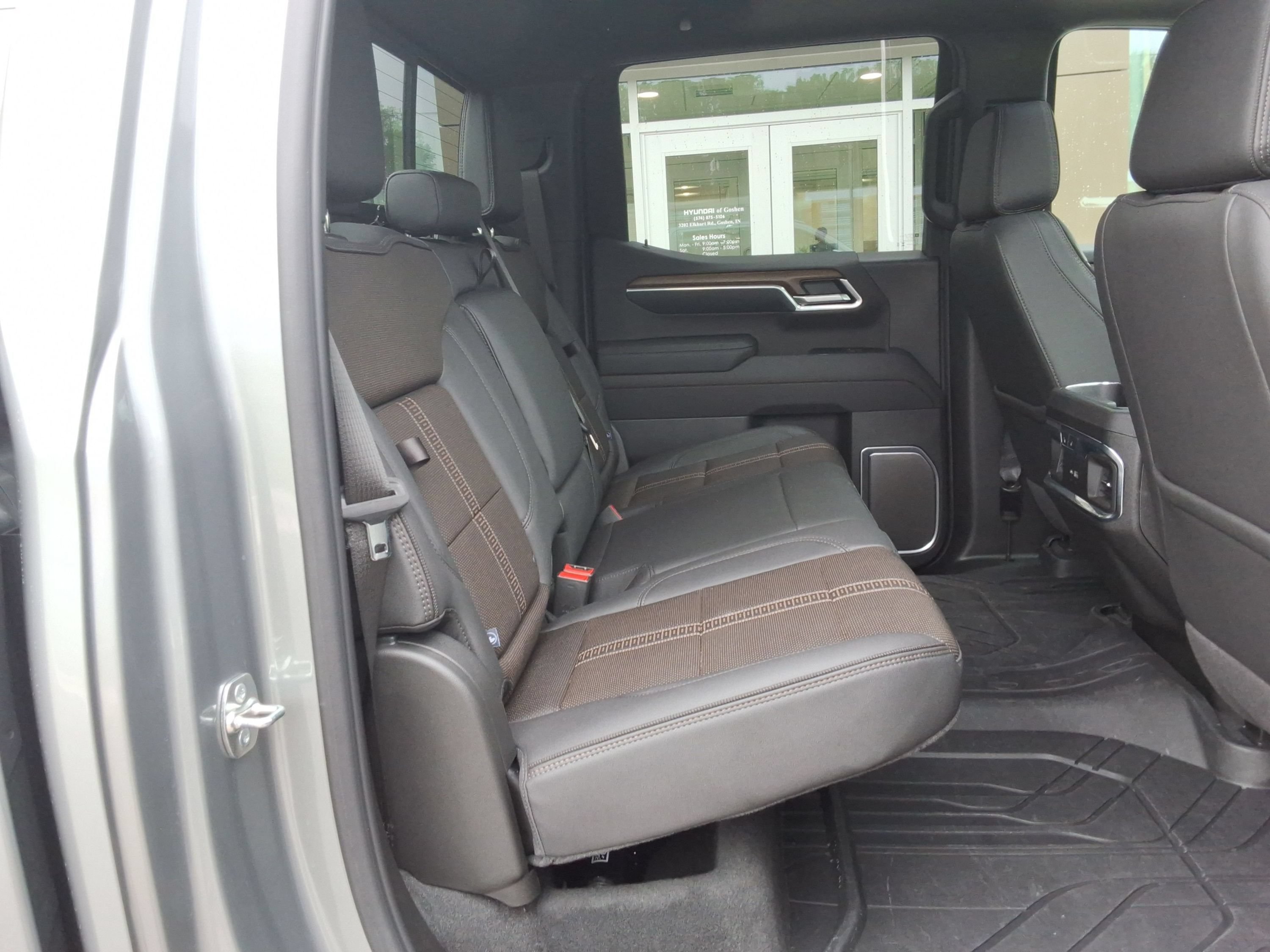 Used 2026 Chevrolet Silverado 1500 High Country AWD/4WD image 32