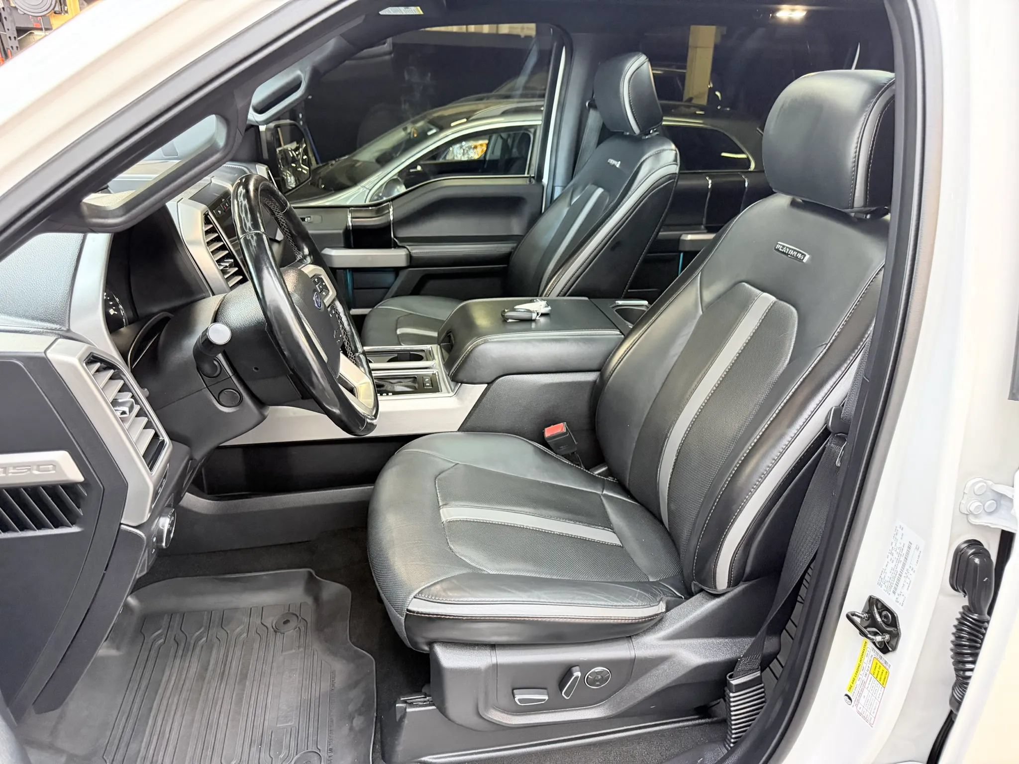 Used 2018 Ford F150 Platinum w/ Equipment Group 701A Luxury AWD/4WD image 13
