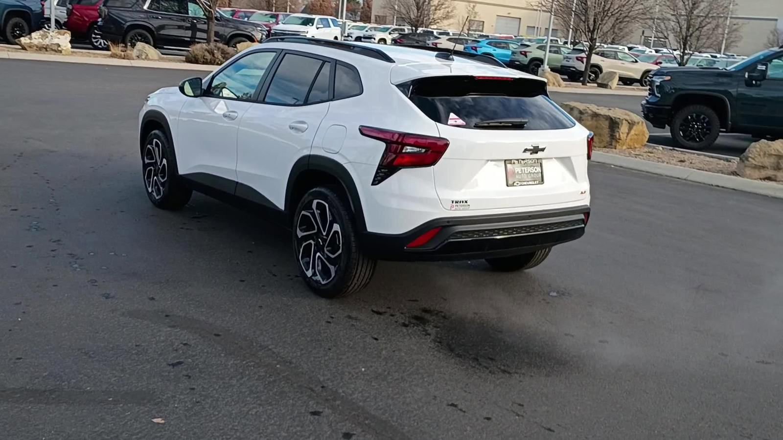 New 2026 Chevrolet Trax RS w/ Sunroof Package image 2