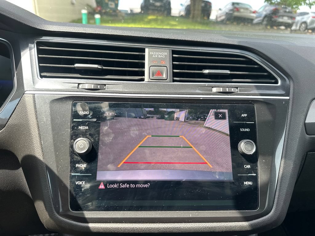 Used 2023 Volkswagen Tiguan SE w/ Panoramic Sunroof Package FWD image 28