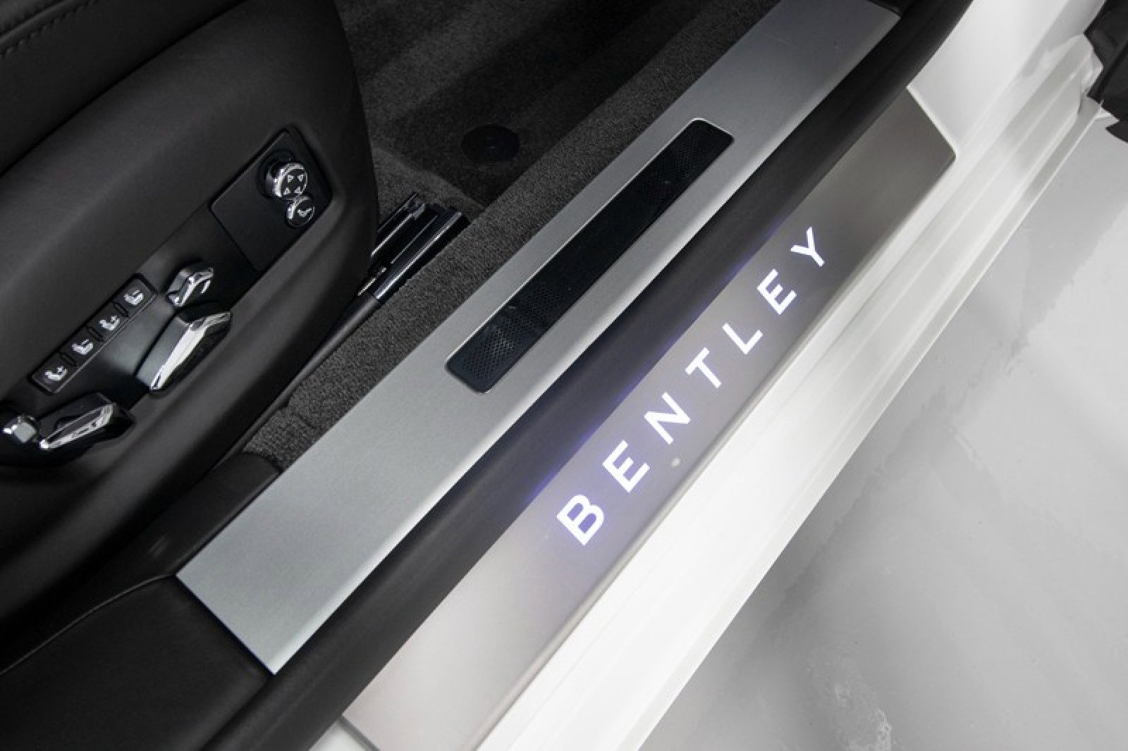 Used 2021 Bentley Flying Spur V8 image 51