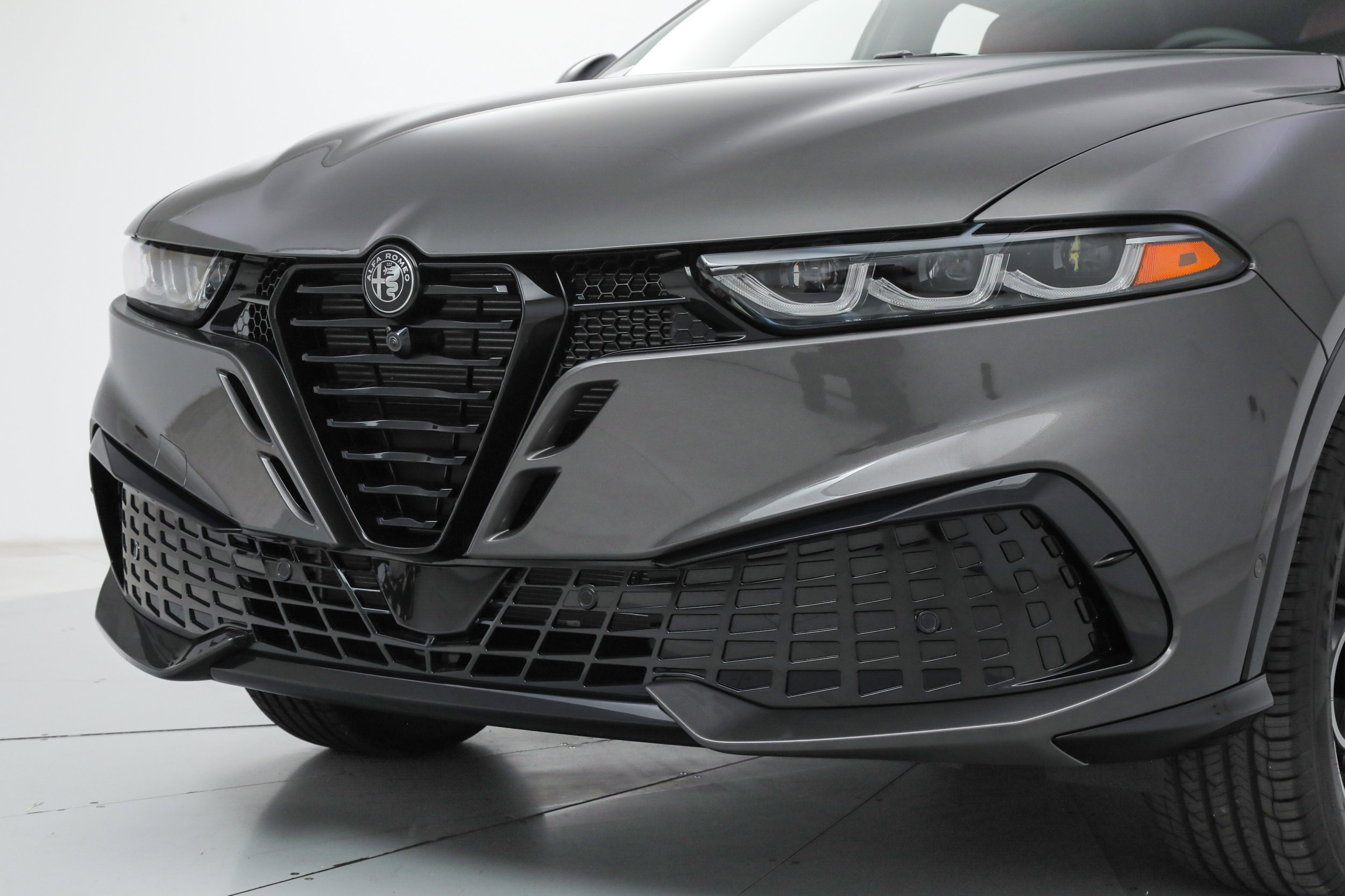 New 2026 Alfa Romeo Tonale Sprint w/ Red Premium Package image 7