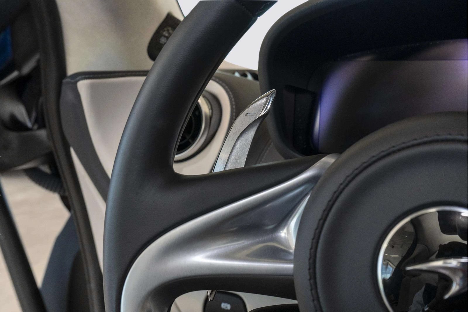 Used 2023 McLaren GT RWD image 24