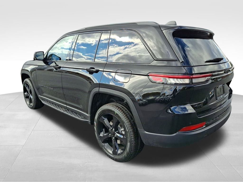 New 2025 Jeep Grand Cherokee Limited w/ Black Appearance Package image 5