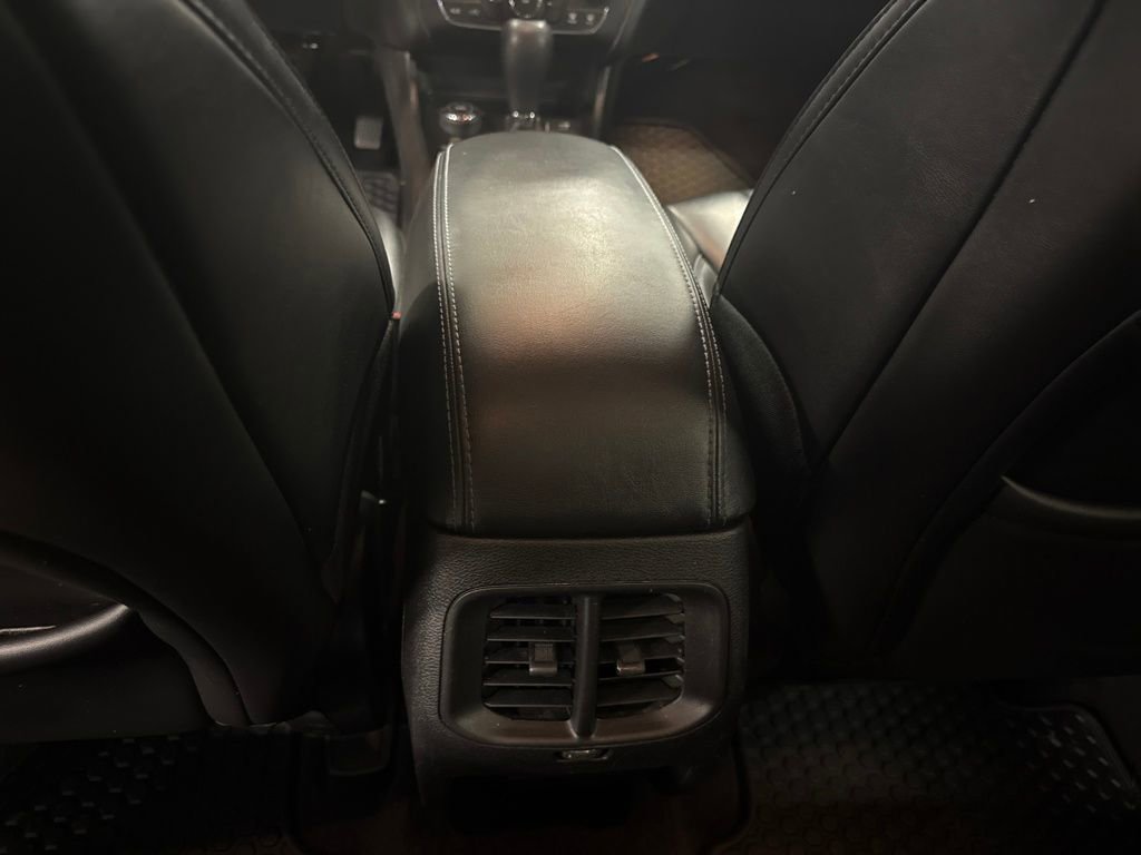 Used 2019 Jeep Cherokee Latitude Plus w/ Cold Weather Group image 27