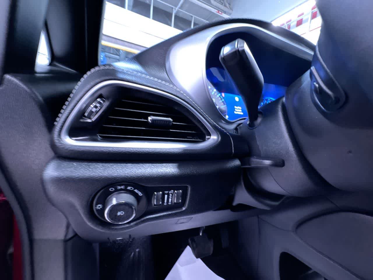 Used 2025 Chrysler Pacifica Limited FWD image 16