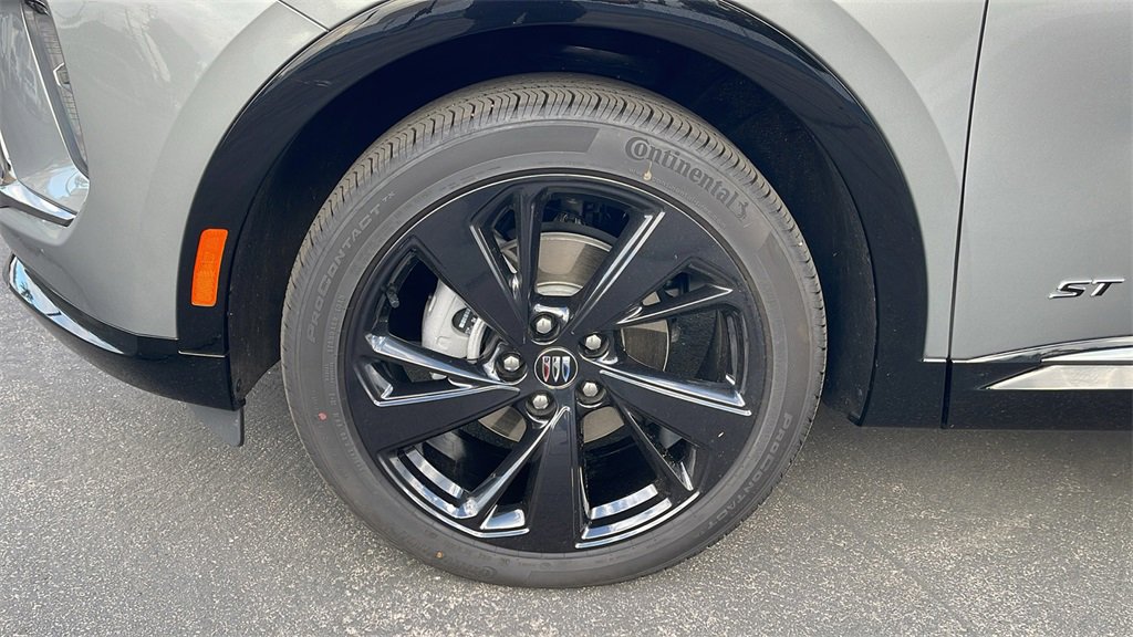 Used 2025 Buick Envision Sport Touring image 9