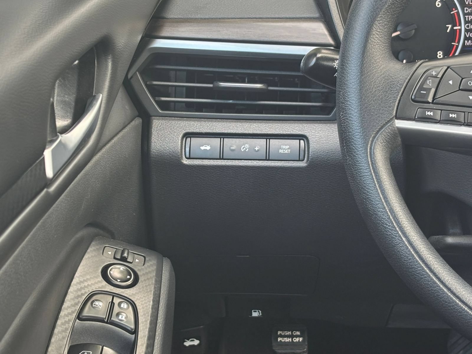 Used 2025 Nissan Altima 2.5 SV FWD image 32