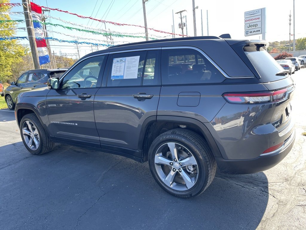 Used 2025 Jeep Grand Cherokee Limited w/ Luxury Tech Group II image 4