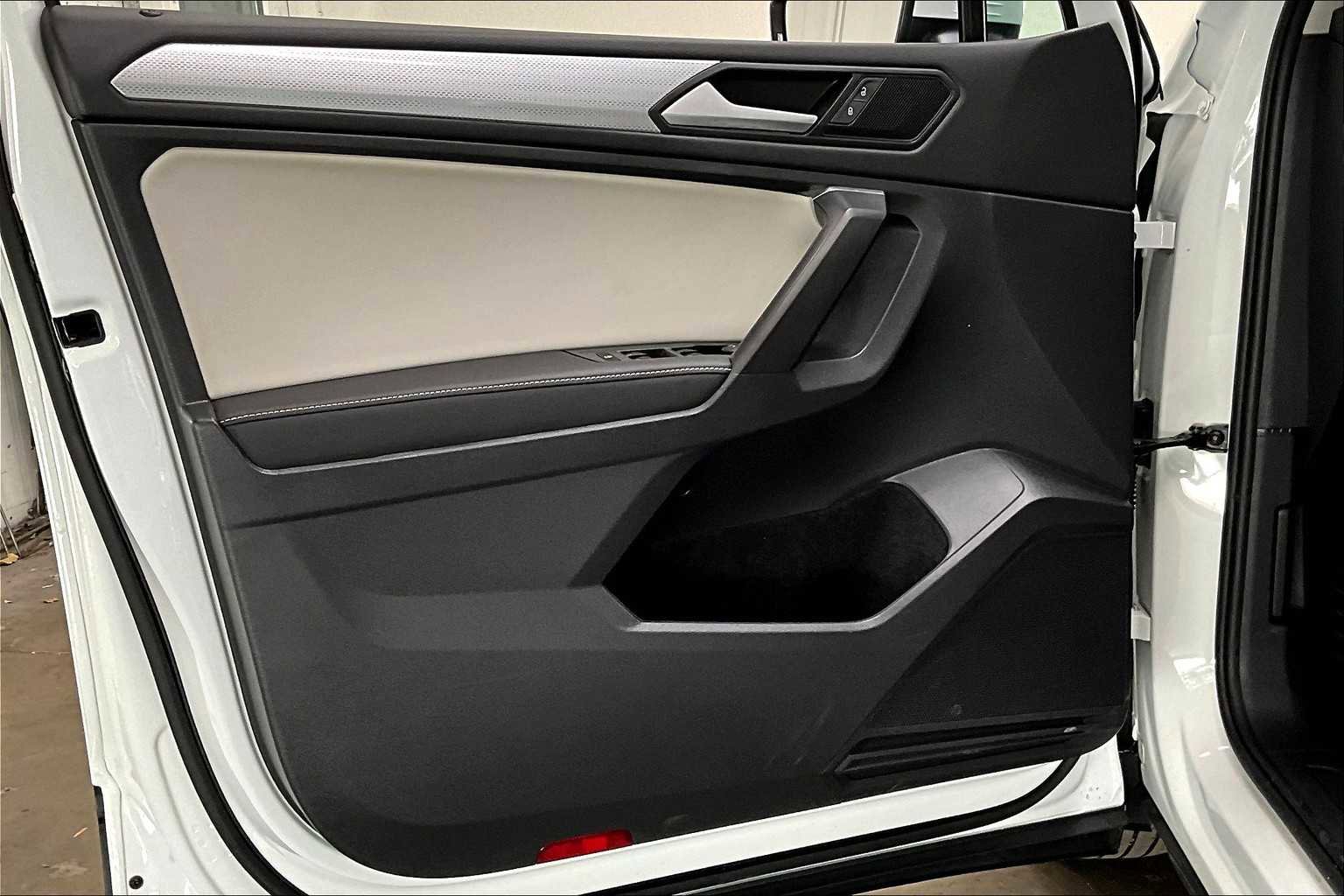 Used 2022 Volkswagen Tiguan S image 24