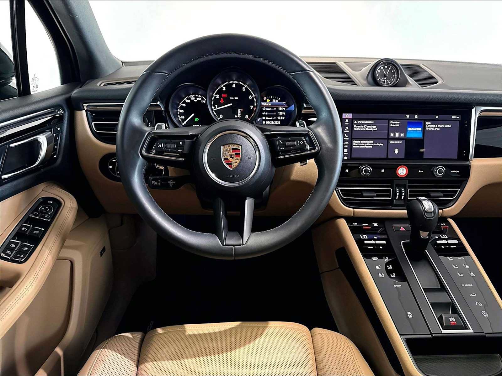 Used 2026 Porsche Macan AWD/4WD image 16