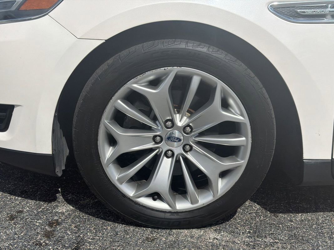 Used 2018 Ford Taurus Limited image 9