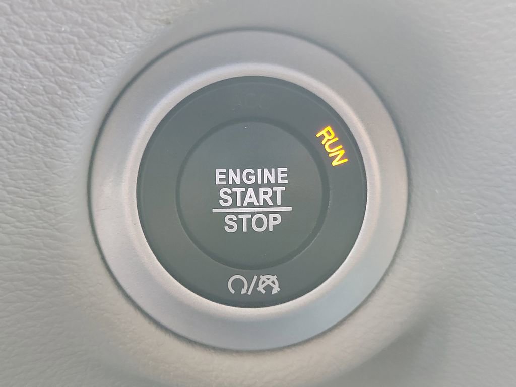Used 2023 Chrysler Pacifica Touring-L FWD image 9