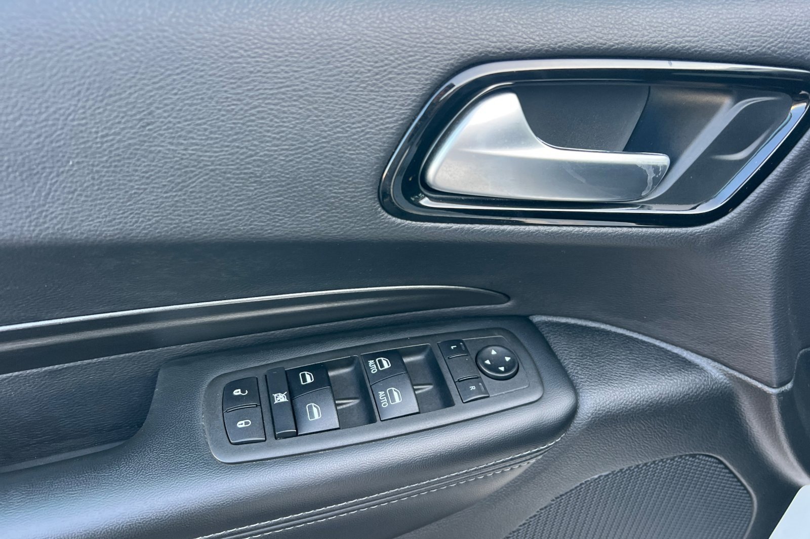 Used 2022 Dodge Durango SXT w/ Blacktop Package image 12