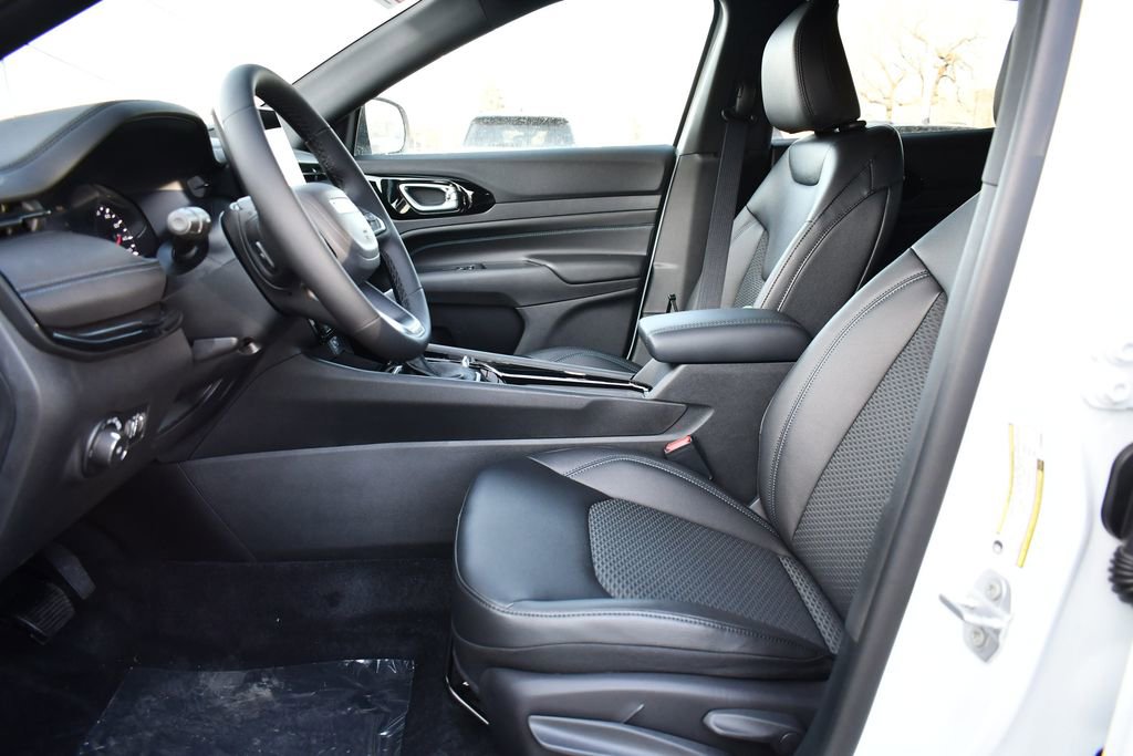 New 2026 Jeep Compass Latitude image 11