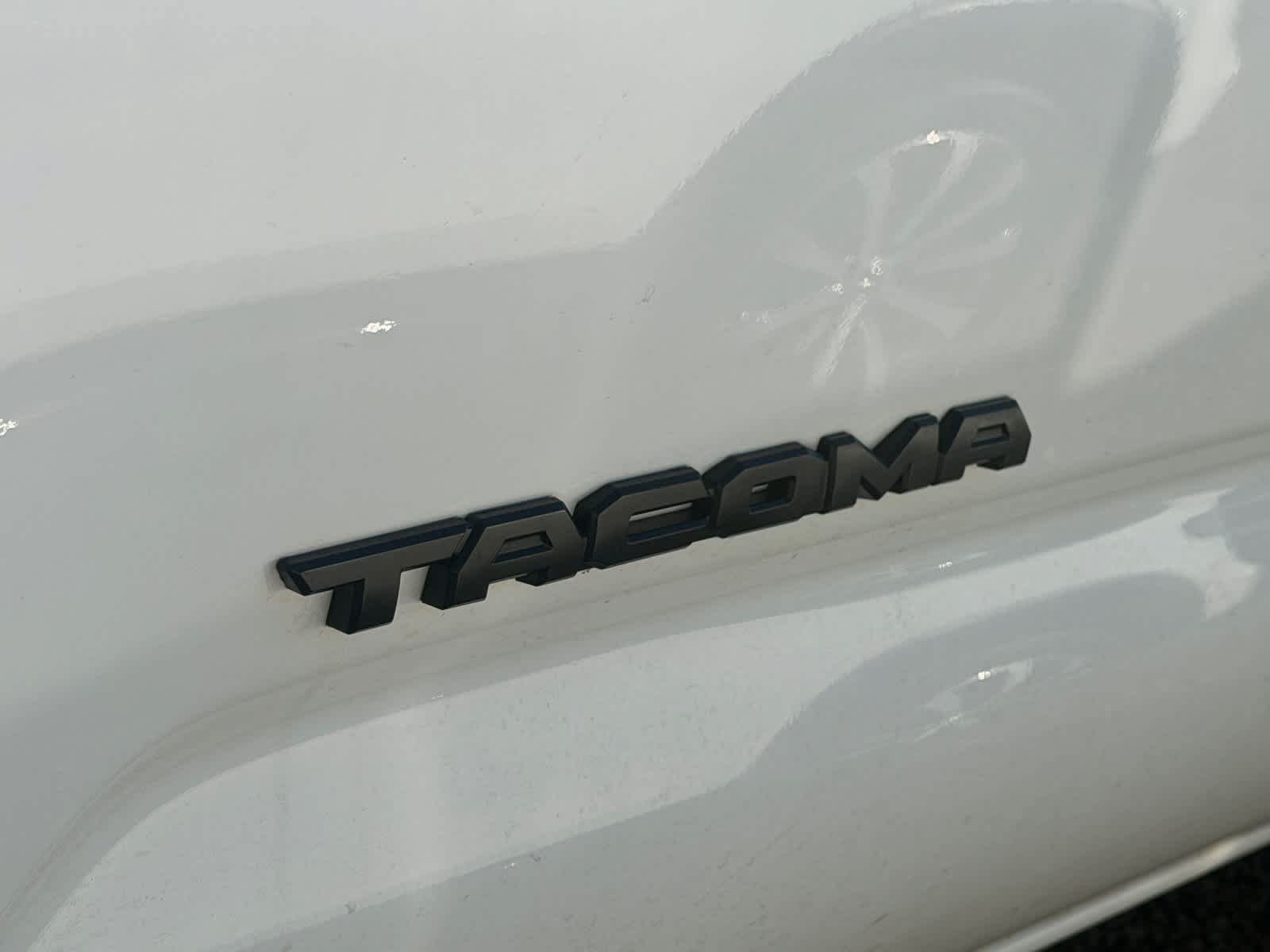 Used 2021 Toyota Tacoma SR5 AWD/4WD image 12