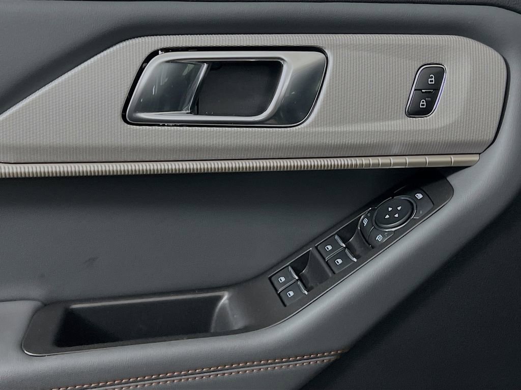 Used 2025 Ford Explorer Active image 23