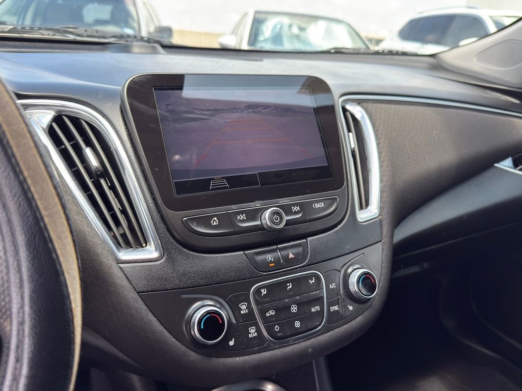 Used 2021 Chevrolet Malibu LT FWD image 14