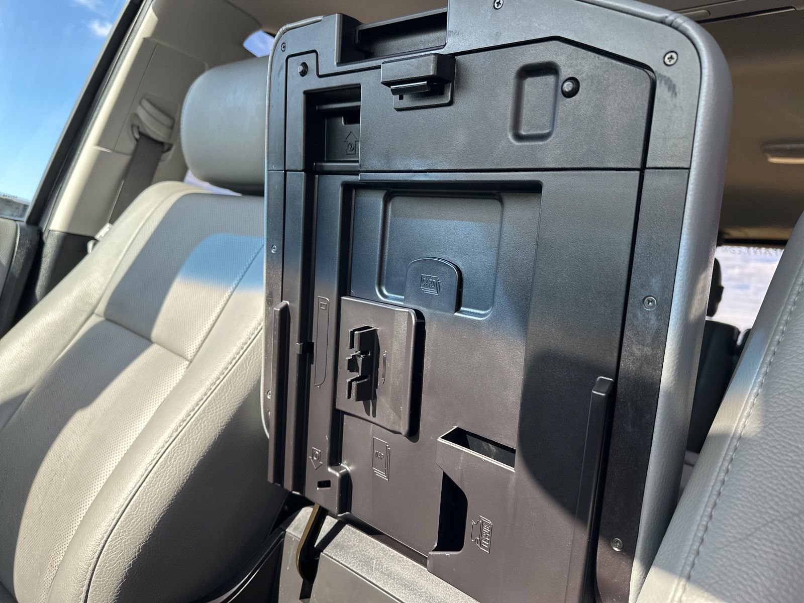 Used 2014 Toyota Sequoia Platinum AWD/4WD image 87