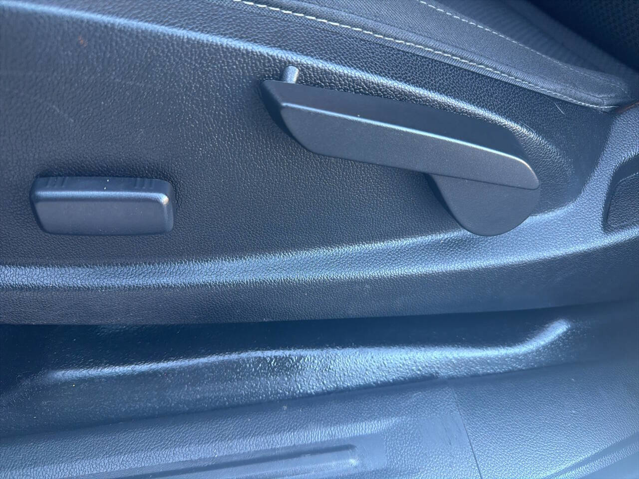 Used 2020 Chevrolet Colorado LT w/ Safety Package image 21