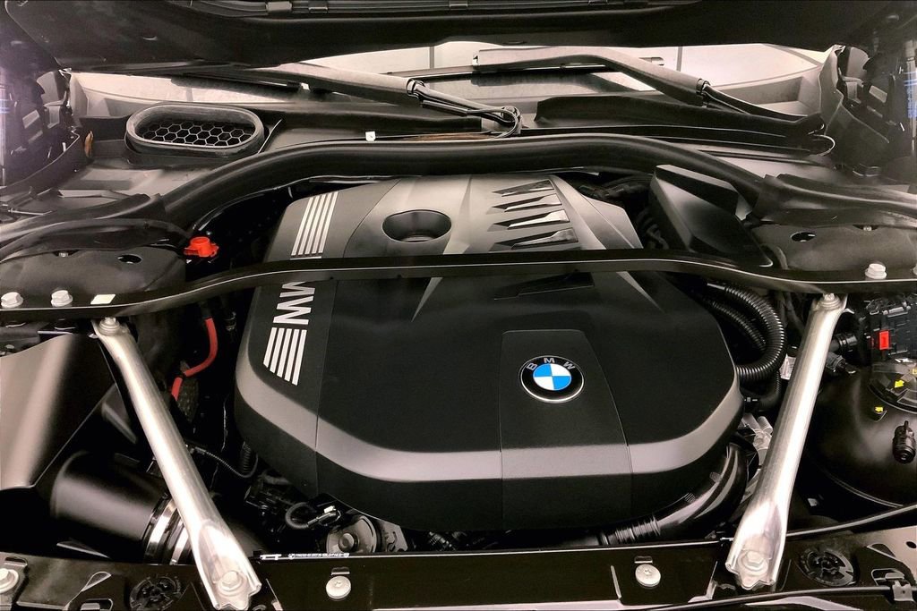 Used 2025 BMW 740i xDrive image 9
