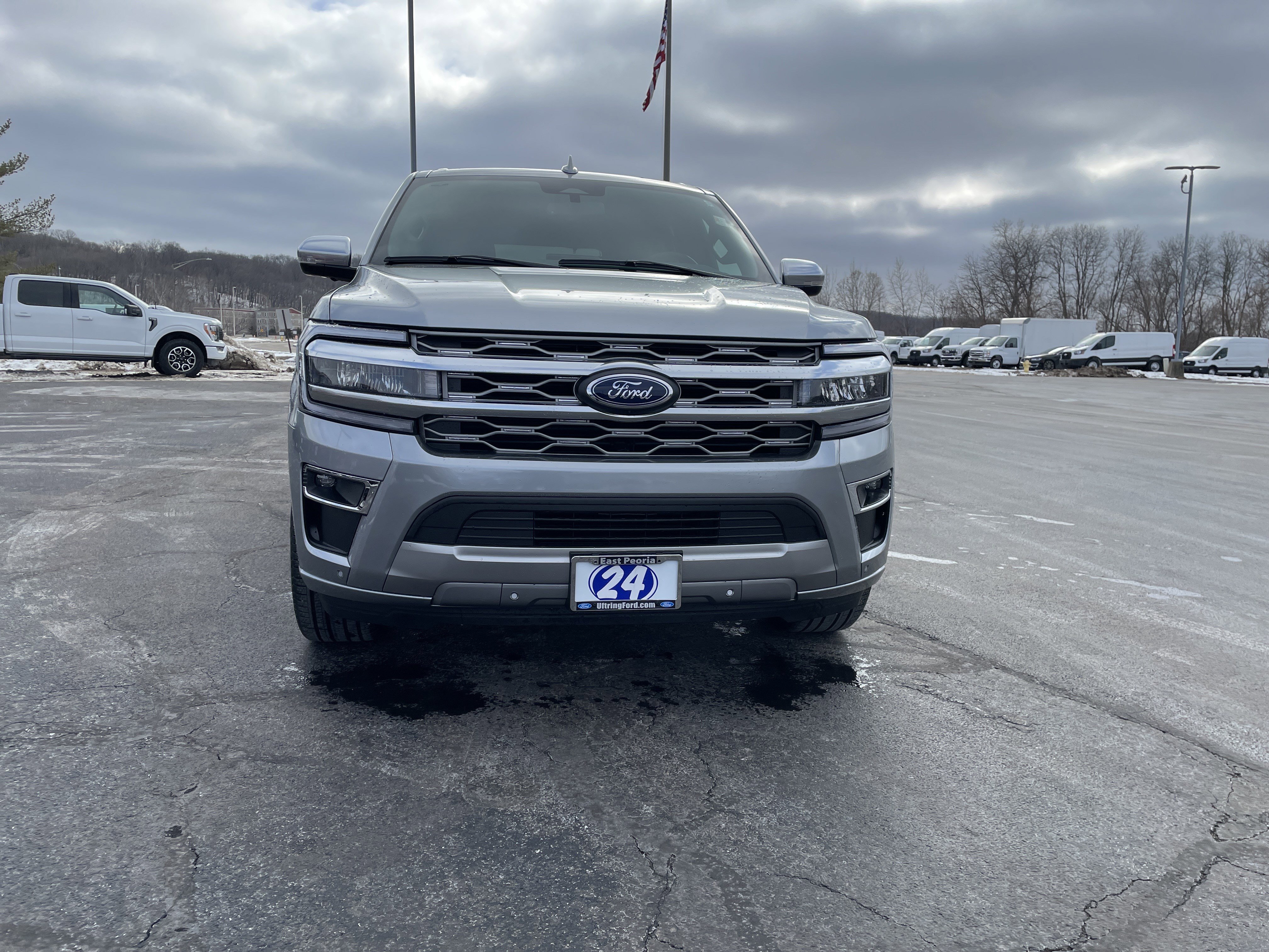 Used 2024 Ford Expedition Platinum image 8