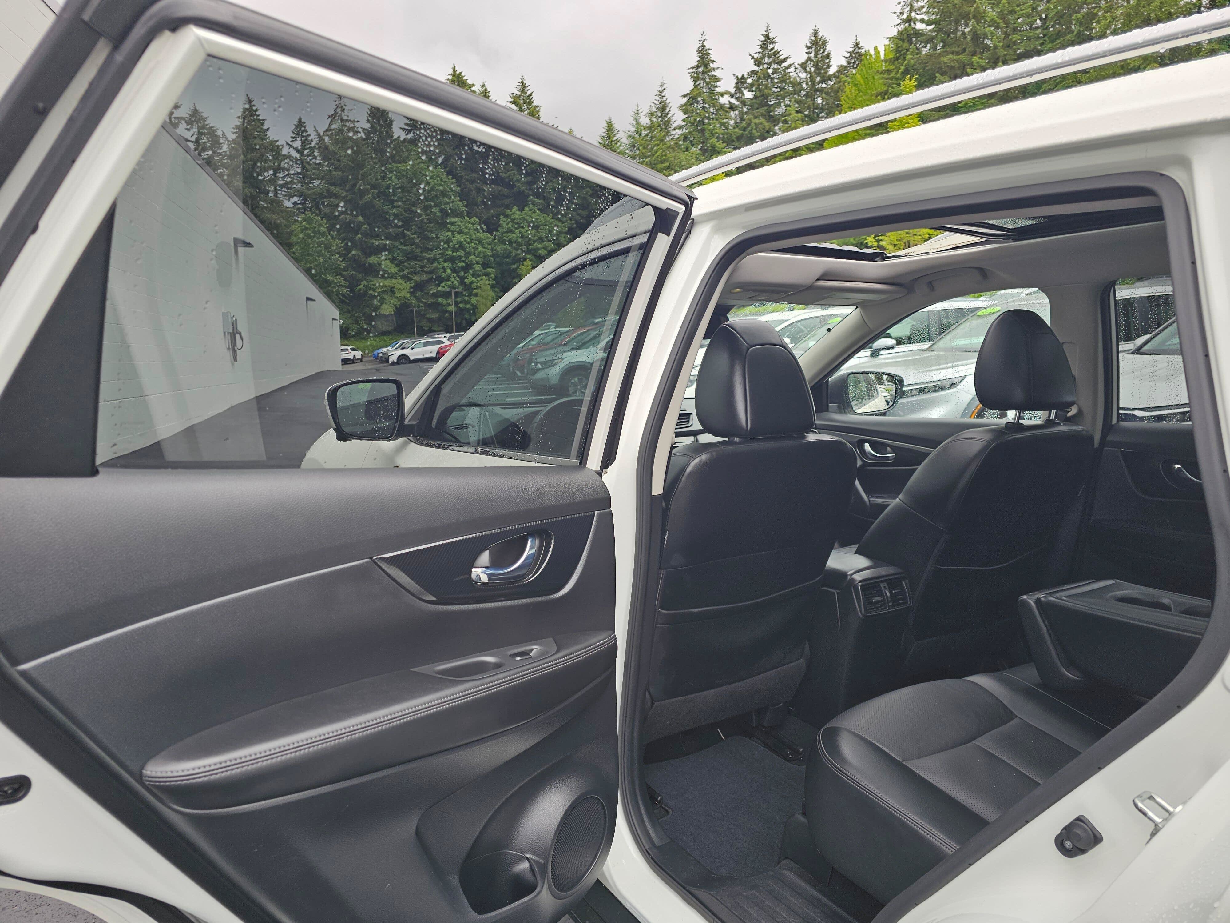Used 2018 Nissan Rogue SL AWD/4WD image 18