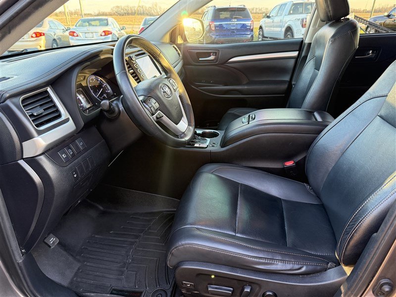 Used 2019 Toyota Highlander XLE image 5