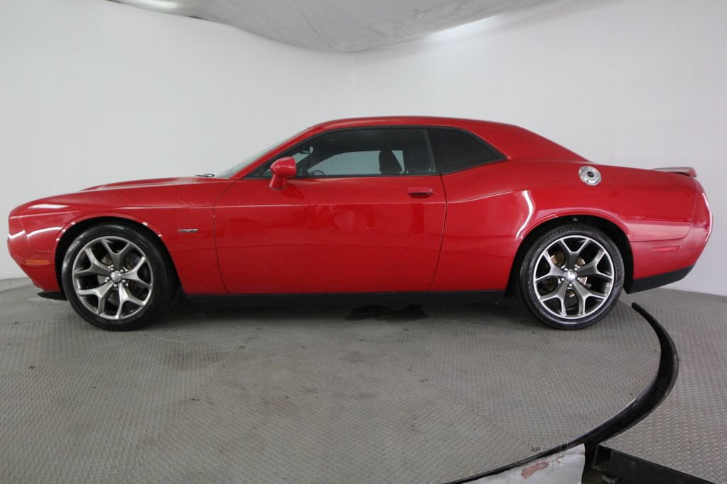 Used 2016 Dodge Challenger R/T w/ Driver Convenience Group RWD image 4
