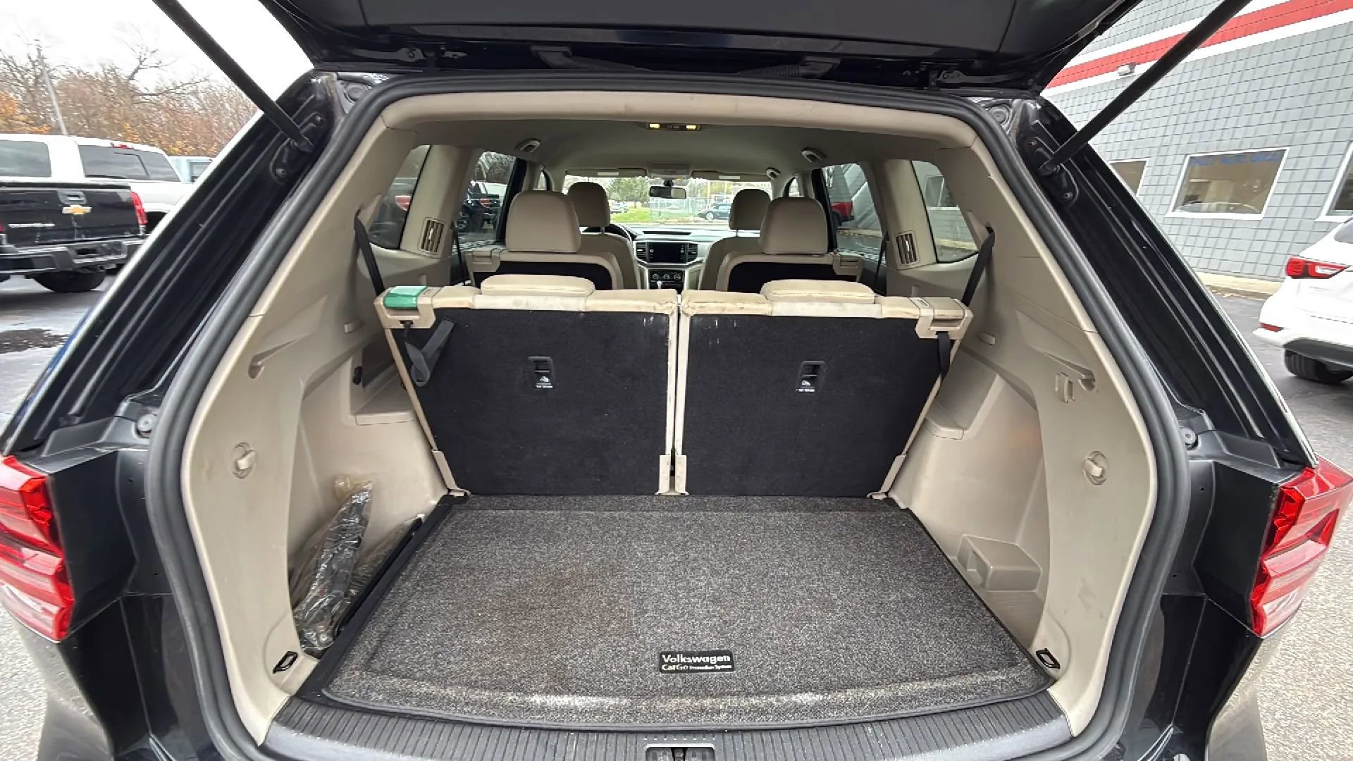 Used 2019 Volkswagen Atlas SE w/ Towing Package image 18