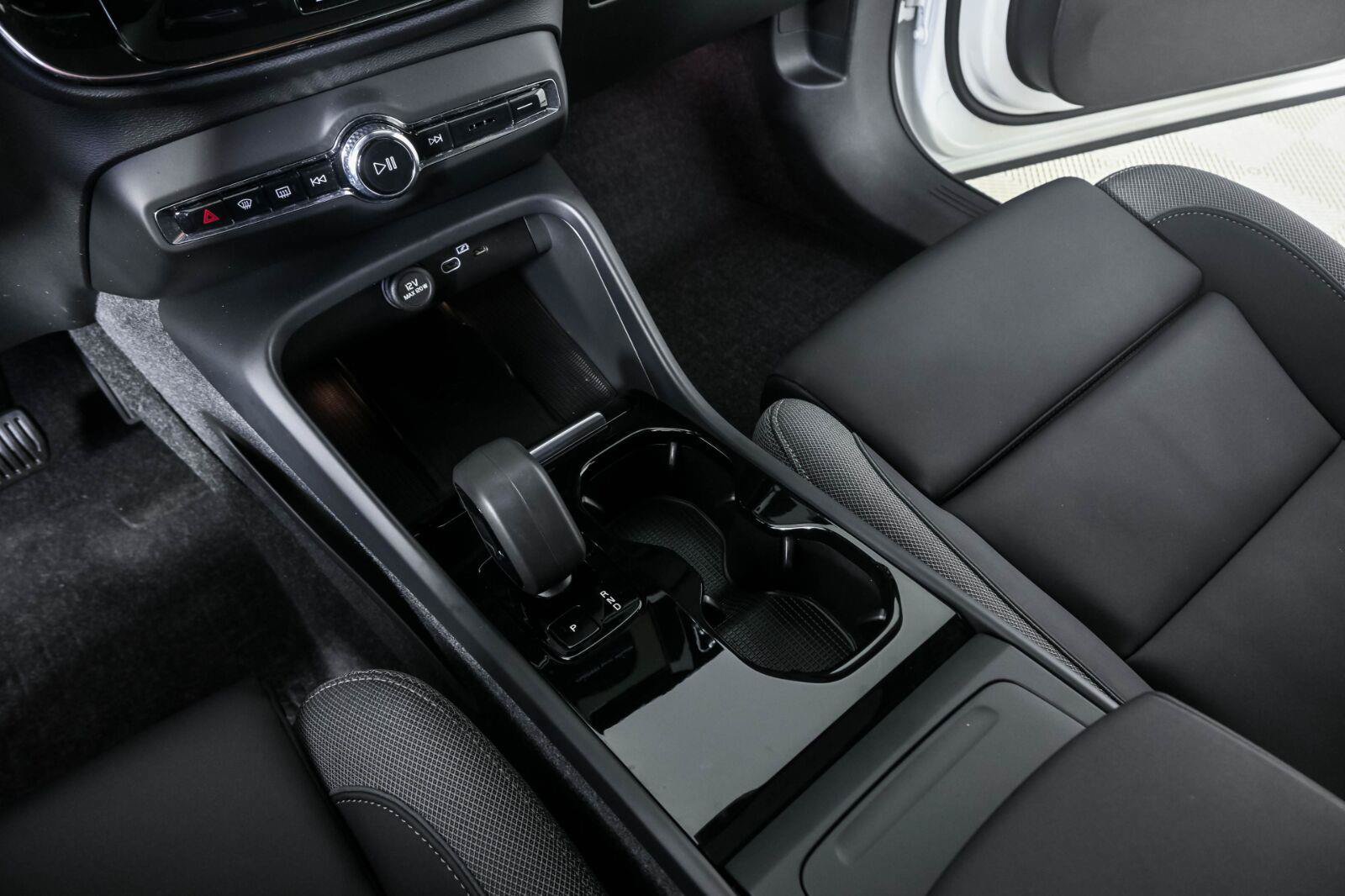 Certified 2024 Volvo C40 Recharge Core w/ Climate Package AWD/4WD image 16