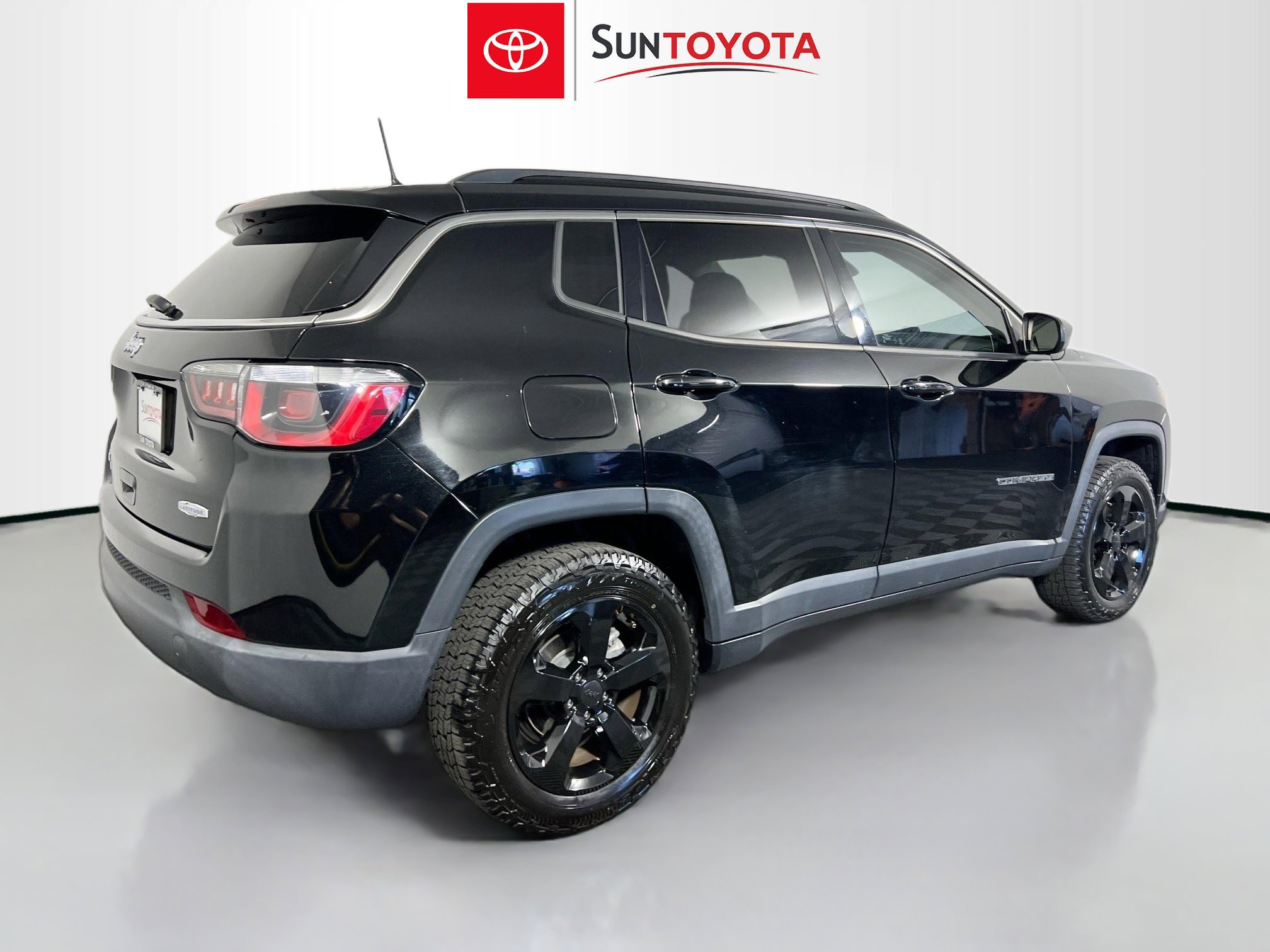 Used 2018 Jeep Compass Latitude w/ Cold Weather Group image 4