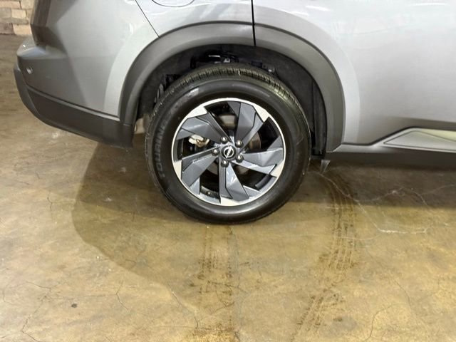 Certified 2025 Nissan Rogue SV image 5