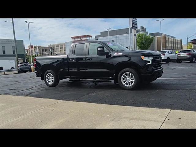 Used 2022 Chevrolet Silverado 1500 RST image 2