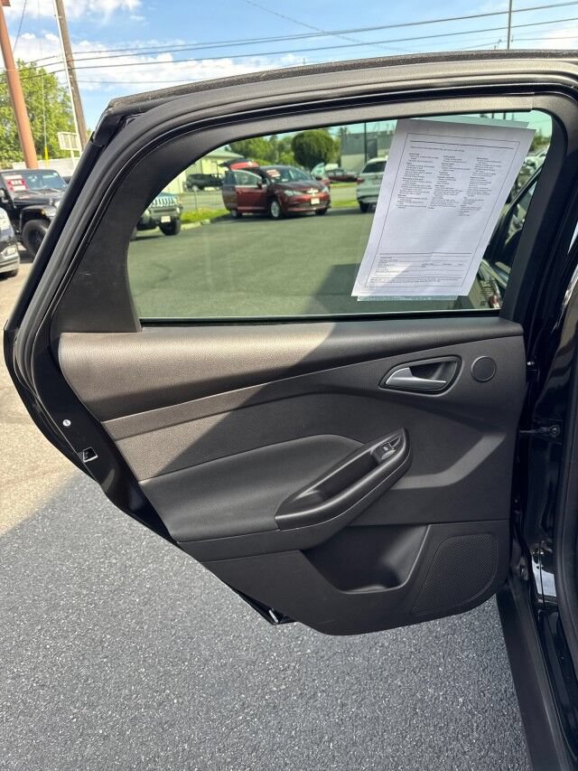 Used 2014 Ford Focus Titanium FWD image 11