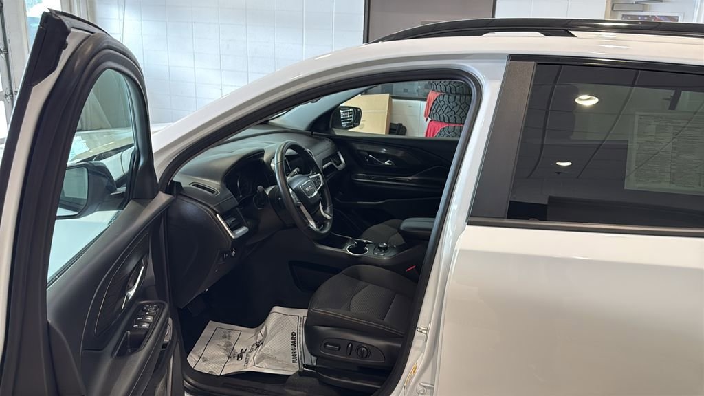 Used 2023 GMC Terrain SLE w/ Driver Convenience Package image 22