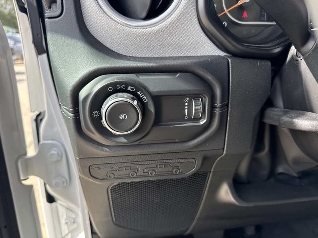 Certified 2025 Jeep Wrangler Unlimited Sahara AWD/4WD image 26