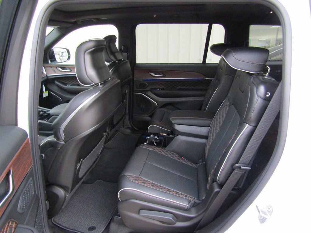 New 2025 Jeep Grand Cherokee L Summit w/ Obsidian Package image 37